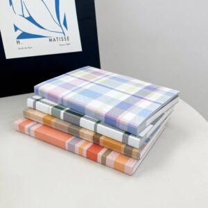 مذكرة أنيقة *بحجم متوسط*