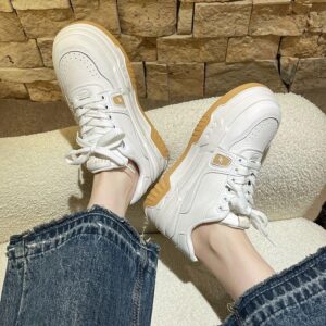 حذاء نسائي أبيض أنيق | تصميم عصري ومريح