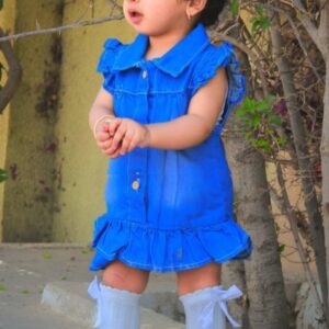 فستان بناتي بياقة قميص وتفاصيل كشكشة