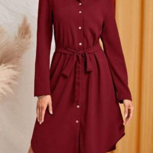 فستان ميدي أحمر بياقة مربعة وتصميم طبقات وكم منفوخ