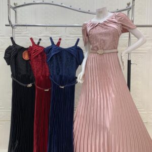 فستان سهرة بكسرات وتصميم كتف مكشوف وردي