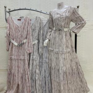 فستان طويل بياقة قميص ونقشة خطوط رمادية وبيج