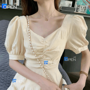 فستان نسائي صيفي ناعم بأكمام منفوخة – تصميم مجعد أنيق بلون عاجي