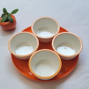 طقم تقديم سيراميك 5 قطع (4 مطايب + صحن دائري) – تصميم عصري بلون برتقالي – مثالي للمقبلات والحلويات