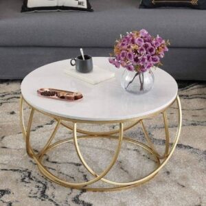 طاولة مودرن فاخرة بسطح رخامي وقاعدة ذهبية أنيقة