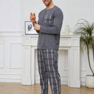 بيجامة رجالية شتوية أنيقة ومريحة – رمادي بنقشة مربعات