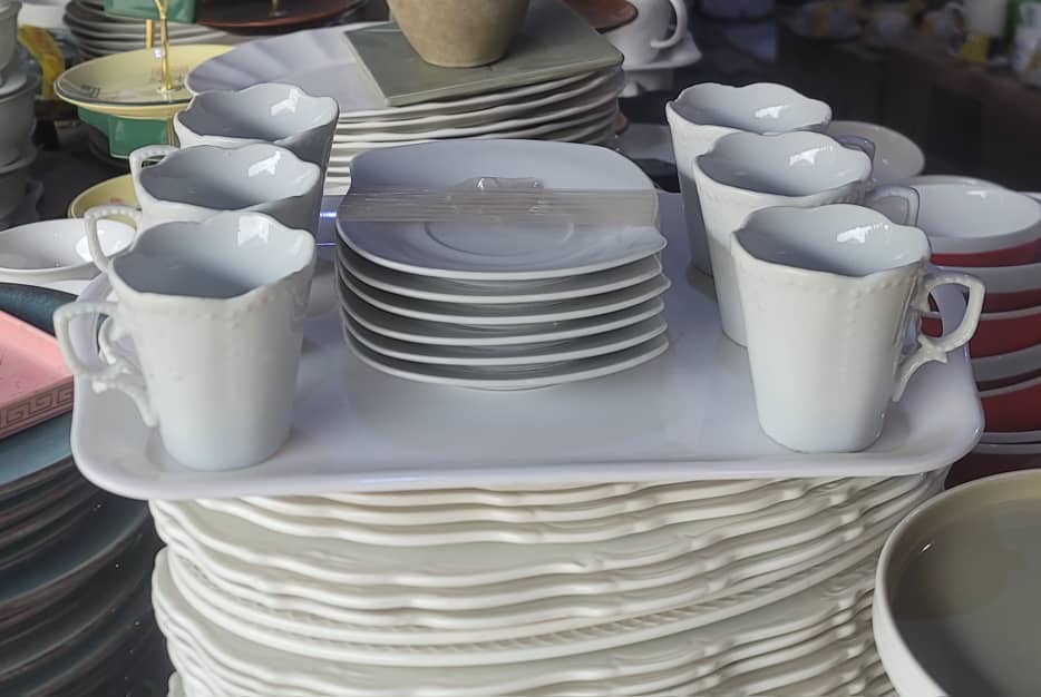 طقوم واكواب 13 قطعه 6 اكواب سيراميك 6 سياسر، صحن تقديم