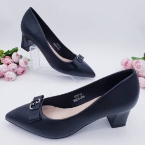 حذاء نسائي بكعب – أسود