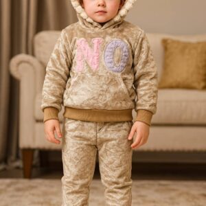 بدلات صوف تلبس من عمر سنه لي عمر ثلاث سنوات الوان احمر وردي وبيج