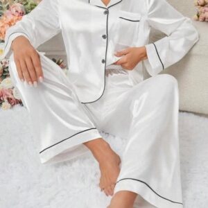 بيجامات تعبر عن انوثتك وتضفي على جلستك مزيج من الشعور بالراحه