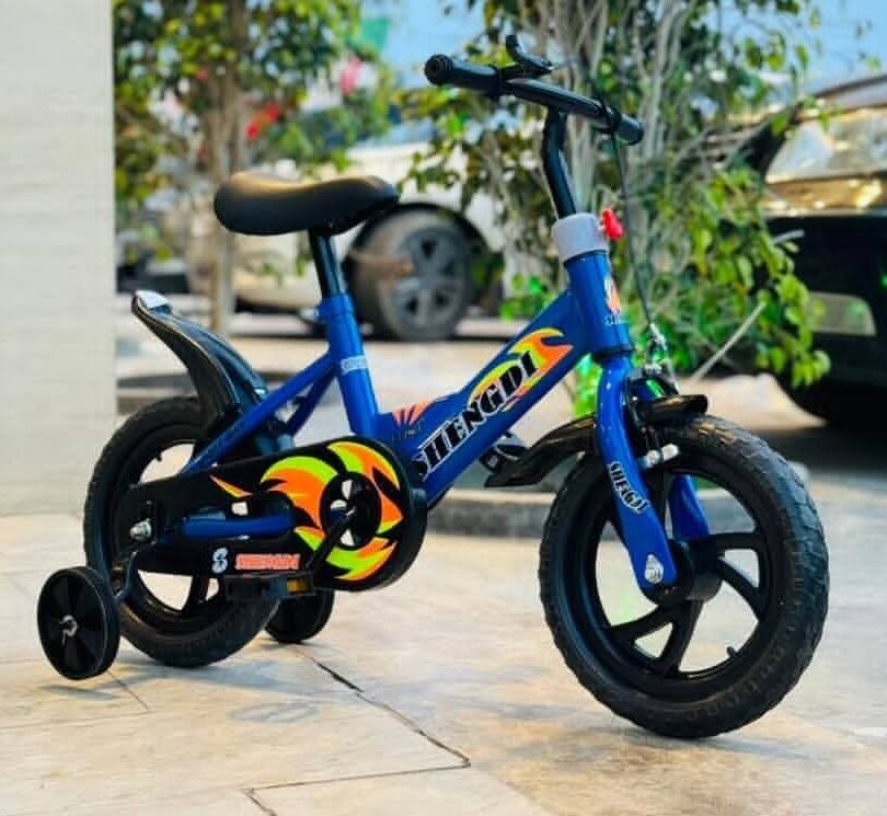 دراجة أطفال بأربع عجلات للتوازن – تصميم رياضي آمن ومتين